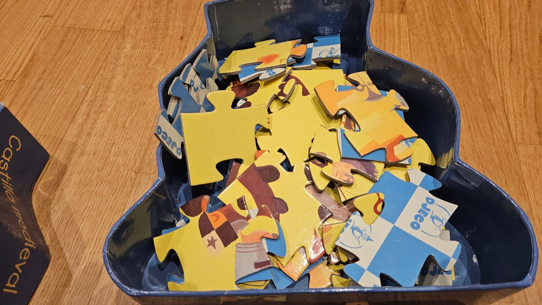 Djeco Puzzles: Djeko Puzzle 54  Burg Rittern Drache – Gebraucht aus Gossau SG von dolores_x 2