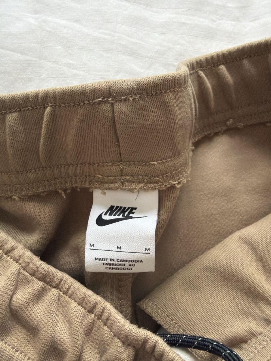Nike Anzüge, Sport- & Funktionsanzüge: Nike Tech Tracksuit farbe Mocha – Gebraucht aus Berikon von Justinmark 4