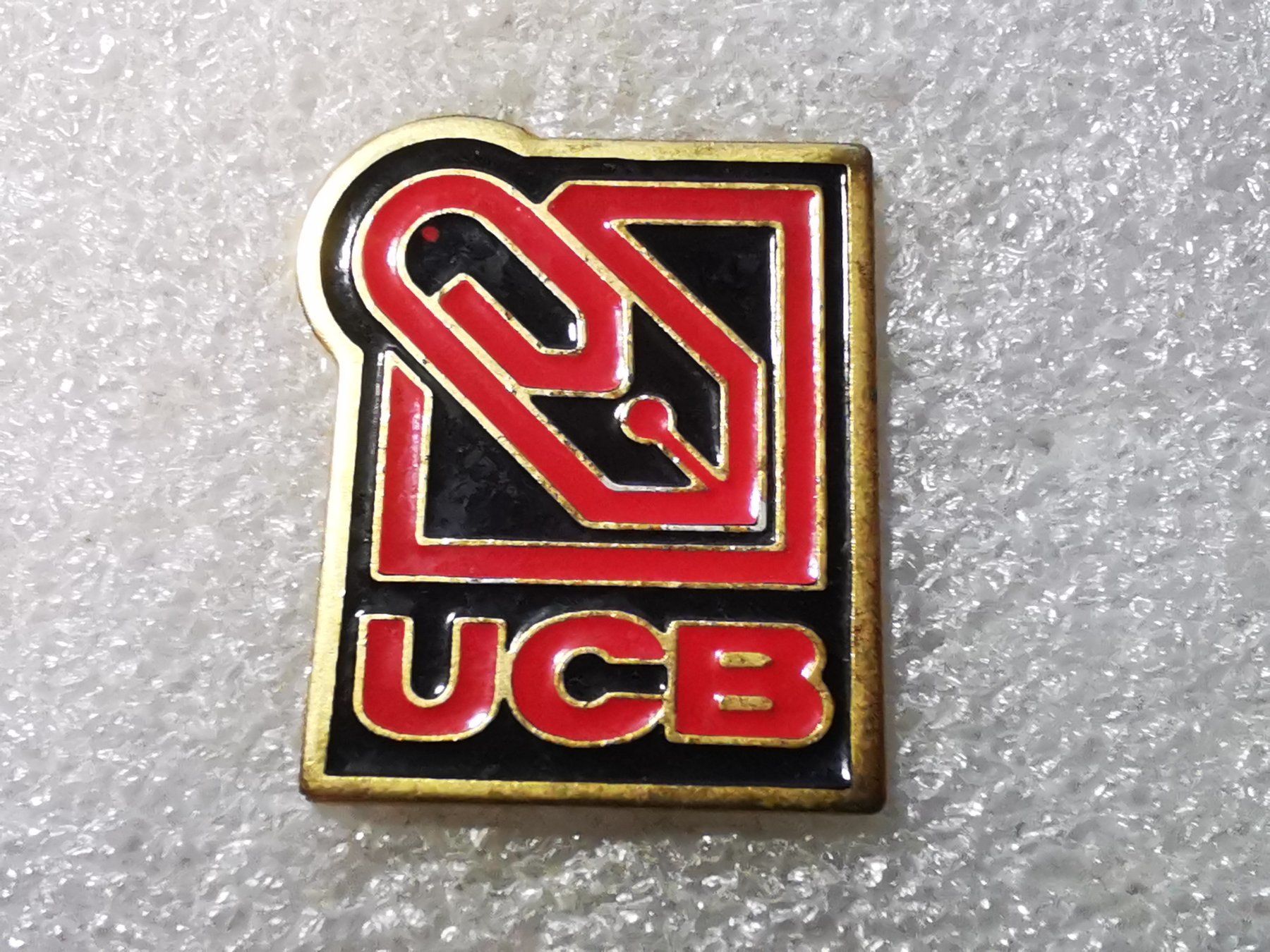 Placchette & Badge: Ansteckpin 71: UCB – Usato da Oppligen venduto da Pin-Fall-Shop