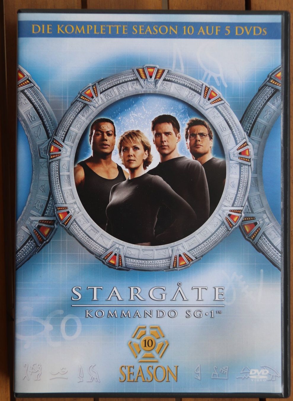 Tutti i DVDs: Stargate Kommando Season 10 – Usato da Glattfelden venduto da Sirax