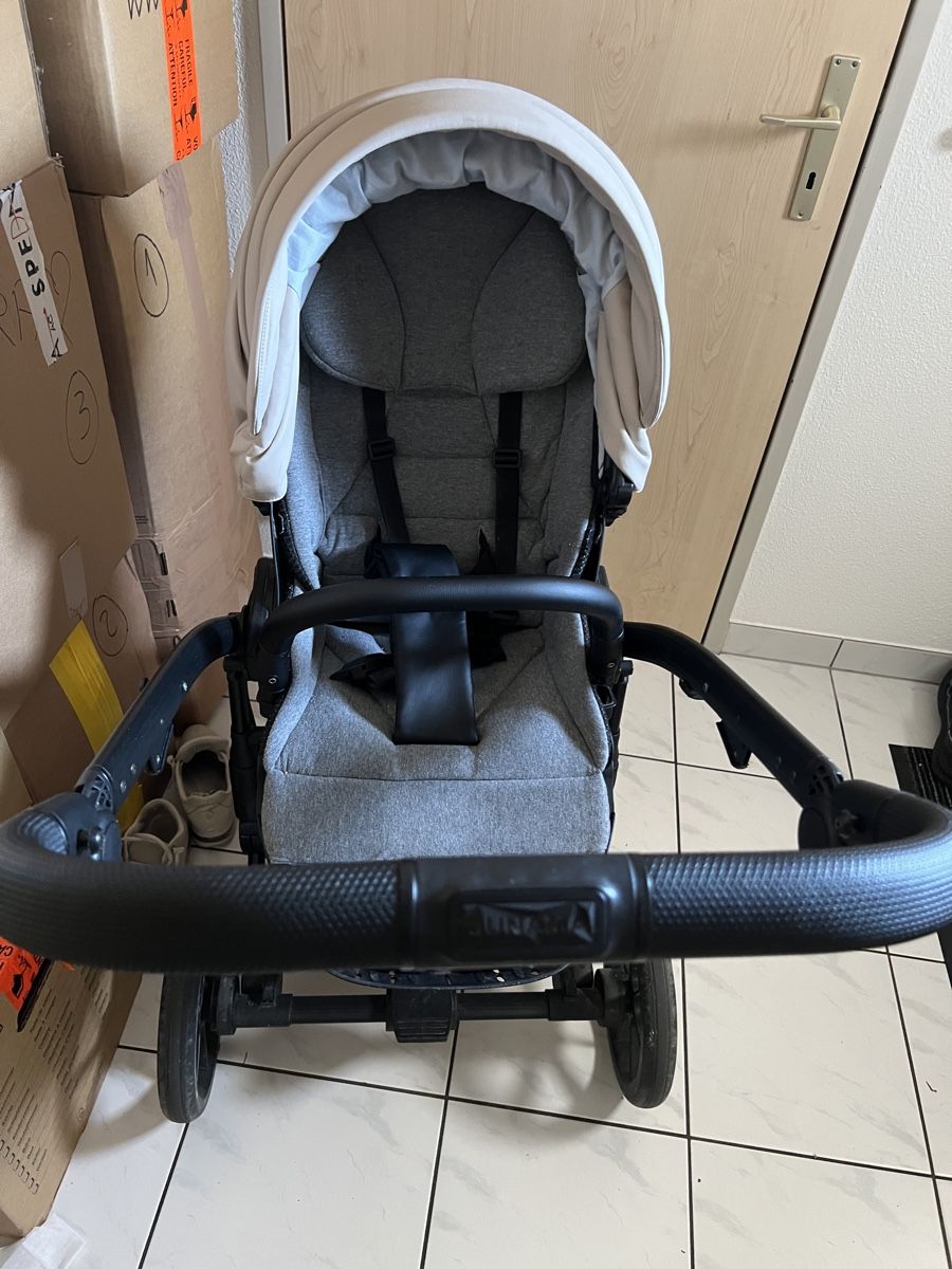 Carrozzine: Junama Kinderwagen mit viel Zubehör – Usato da Reinach AG venduto da Bek24