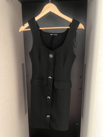 Zara schwarzes ärmelloses Kleid mit Schmuckknöpfen – Grösse