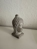 Buddha Kopf hellgrau aus Beton