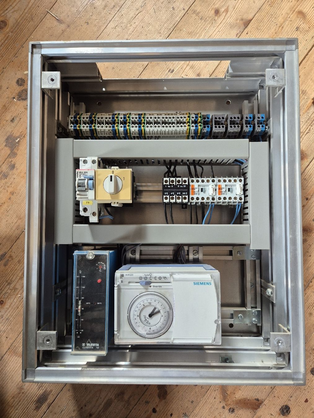 Alimentazione elettrica: Strom Verteilerkasten  – Usato da Weesen venduto da gmah