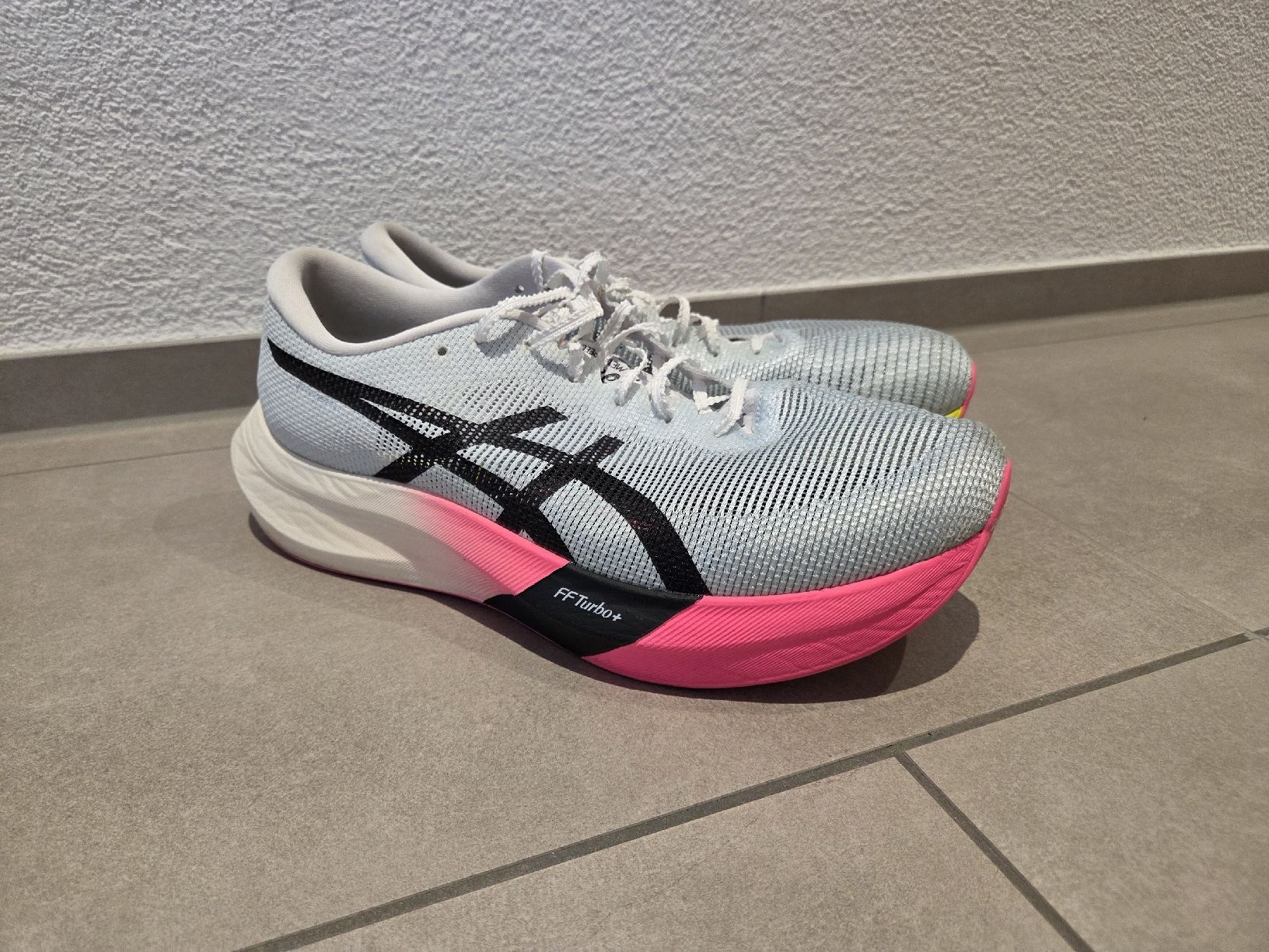 Asics Chaussures hommes: ASICS Metaspeed Sky Paris – D'occasion à Embrach par DANGDSANG