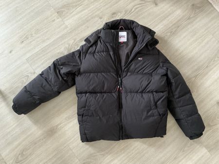 Doudoune Tommy Hilfiger noire, chaude pour l'hiver!