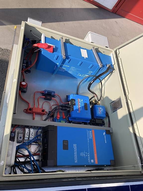 Victron Dispositivi a energia solare: Power station mobile avec stockage – Usato da Troistorrents venduto da Zaskar1970 2