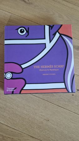 Livre foulards Hermès