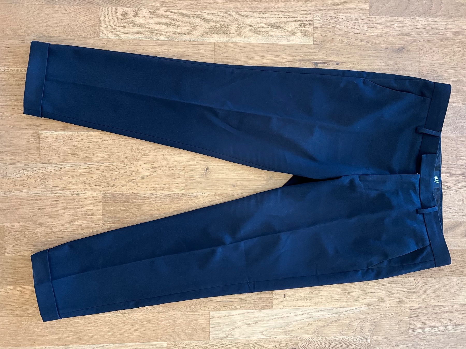 H&M Pantaloni: Dunkelblaue Hose – Usato da Altendorf venduto da wqv_97 1
