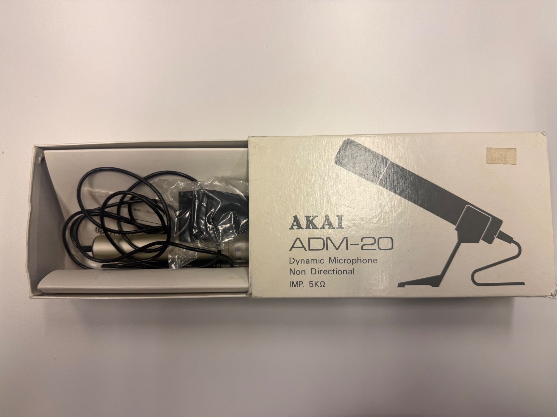 Akai Microfoni: AKAI ADM-20 Dynamic Microphone Non Directional OVP – Usato da Sarmenstorf venduto da SimonScheurer