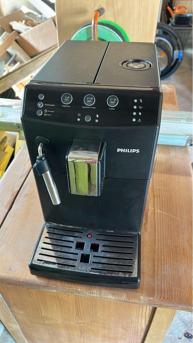 Philips Kaffeemaschinen & Espressomaschinen: Kaffeevollautomat Philips HD8827 – Gebraucht aus Dättlikon von josiasackmann