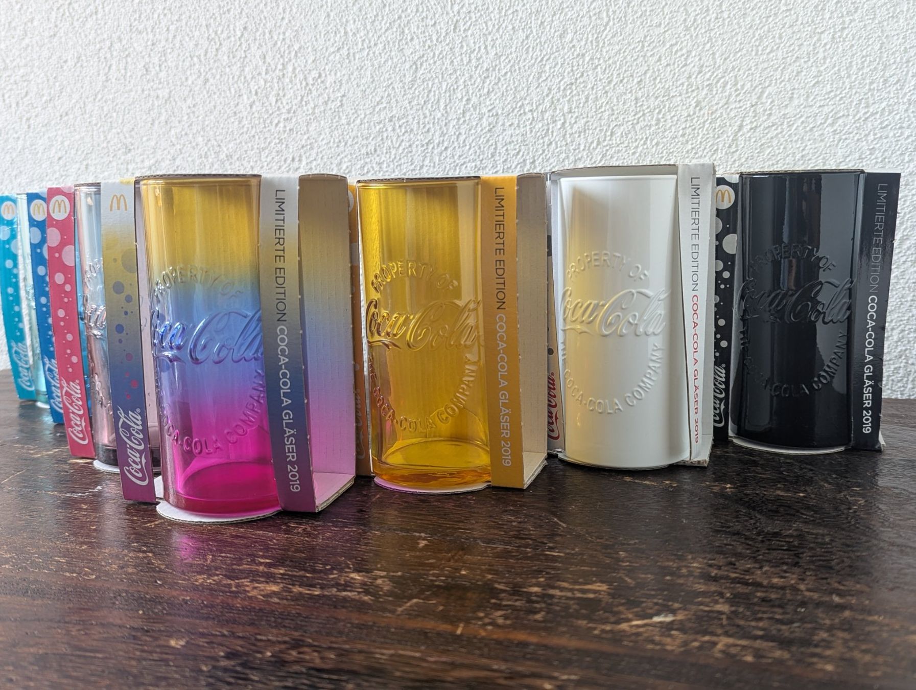Coca-Cola Bicchieri: 7 Coca-Cola Gläser SET, limitierte Edition 2019, neu – Nuovo (secondo la descrizione) da Buchs Sg venduto da chr_mrj9 2