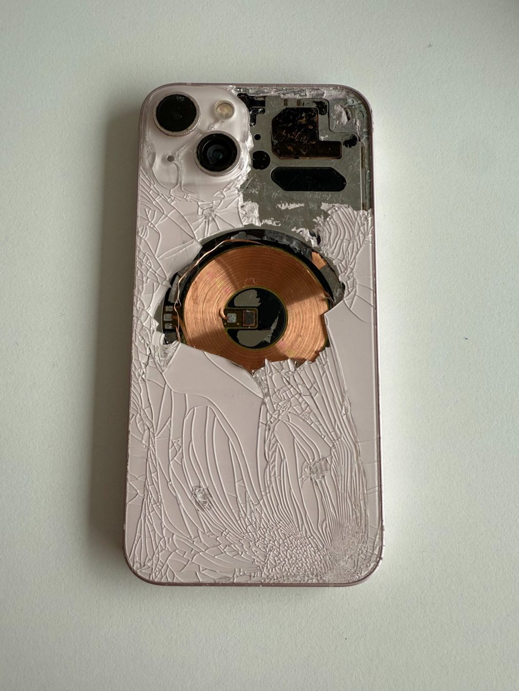 Apple Portables: iPhone 13 256GB – Défectueux à Adligenswil par alessandro2007