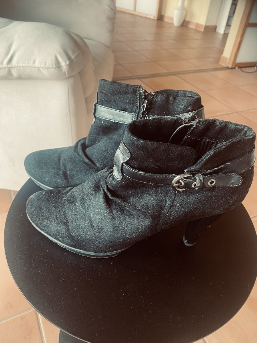 Scarpe da donna: Boots noirs daim 39 Versand möglich/ Envoi possible – Usato da Belmont-sur-Lausanne venduto da chu_vxf5 1