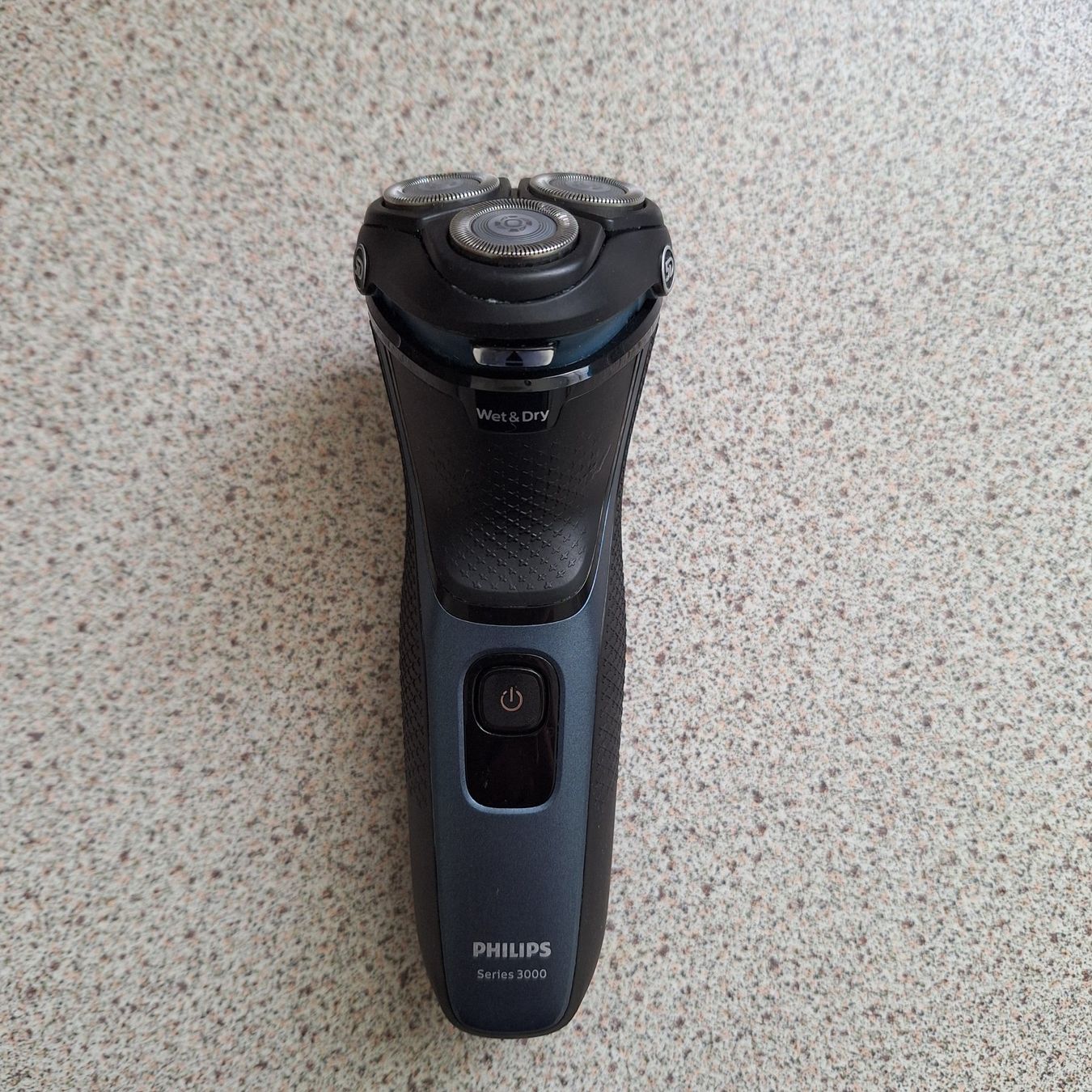 Philips Rasierapparate & Rasierklingen: Philips Series 3000 Wet & Dry Rasierapparat – Gebraucht aus Bülach von blackhawk21