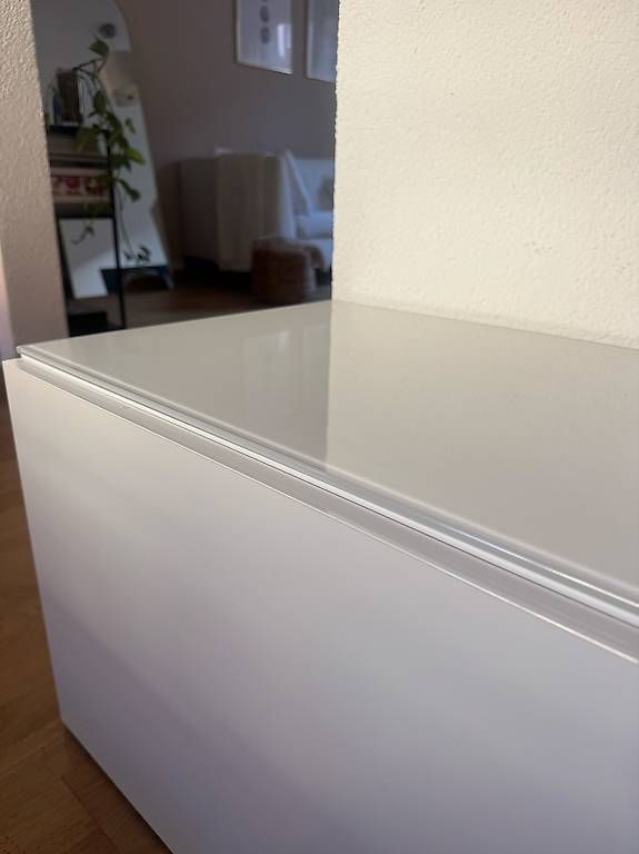 Ikea Meubles TV: Weisses TV Sideboard Besta mit Glasplatte – D'occasion à Zürich par julialuna 2