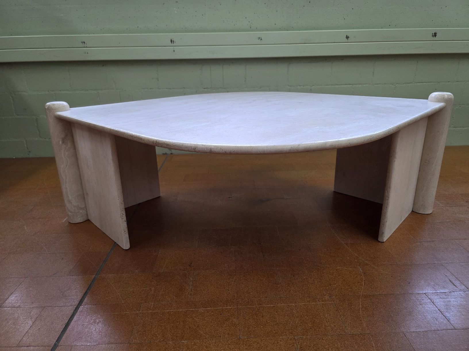 Tavoli: Designer Vintage Couchtisch aus Travertin – Usato da Lichtensteig venduto da Polsterwerk 1
