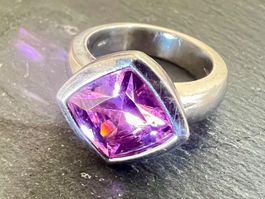 Farbspiel: Silberring 925 mit grossem, facettiertem Amethyst
