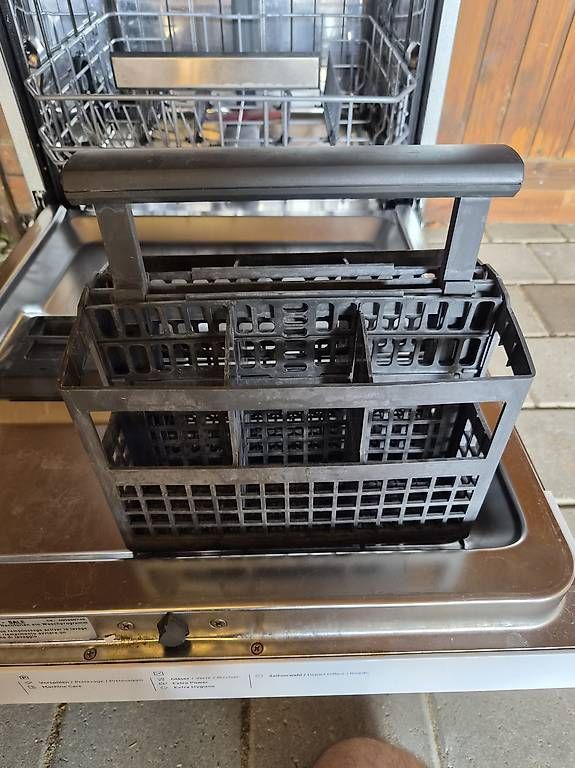 Electrolux Machines à laver la vaisselle: Geschirrkörbe Electrolux – D'occasion à Rüegsauschachen par Ctba82 1