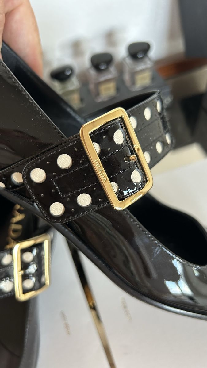 Prada Scarpe da donna: Chaussures Prada Mary Jane vernies taille 38 – Usato da Arzier-Le Muids venduto da kaczuszka 2