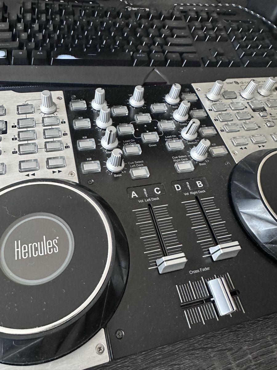 Hercules Console di mixaggio: Herkules Dj Console 4-Mx inkl. Tasche – Nuovo (secondo la descrizione) da St. Gallen venduto da son_dm9n 2