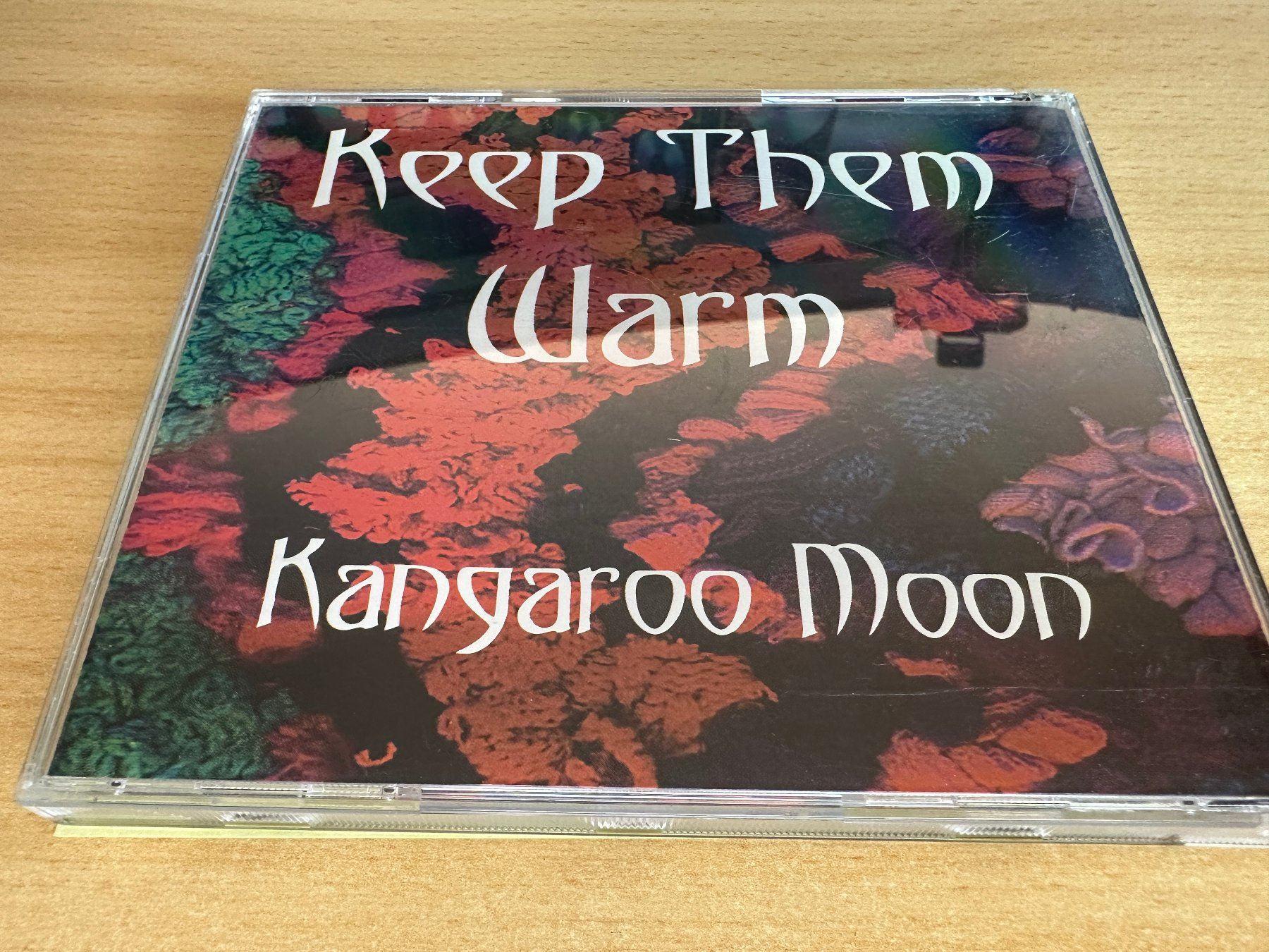CD: Kangaroo Moon – Keep Them Warm – Usato da Rikon im Tösstal venduto da Alpenmutz 1