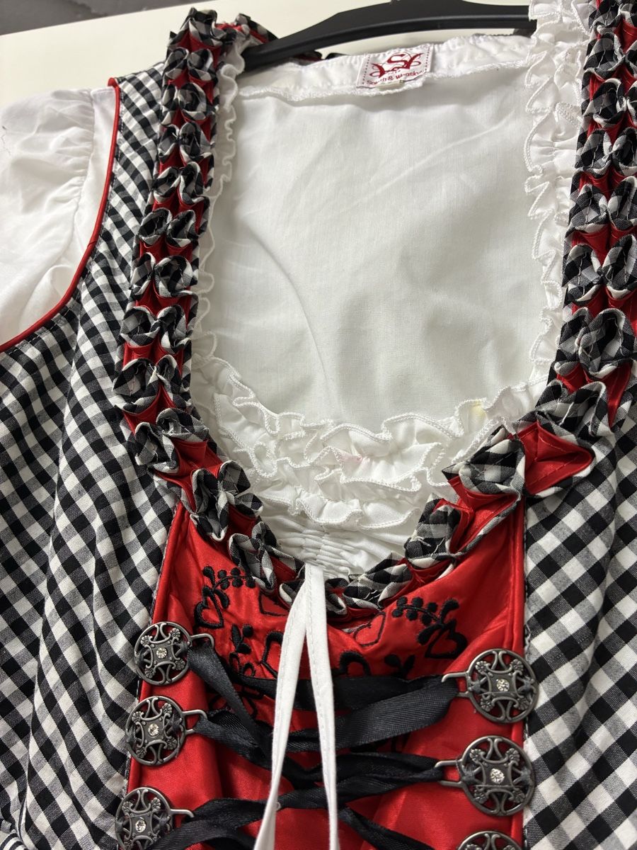 Vestiti: Dirndl Gr 36/38 – Usato da Birrwil venduto da chiara_valentina 1
