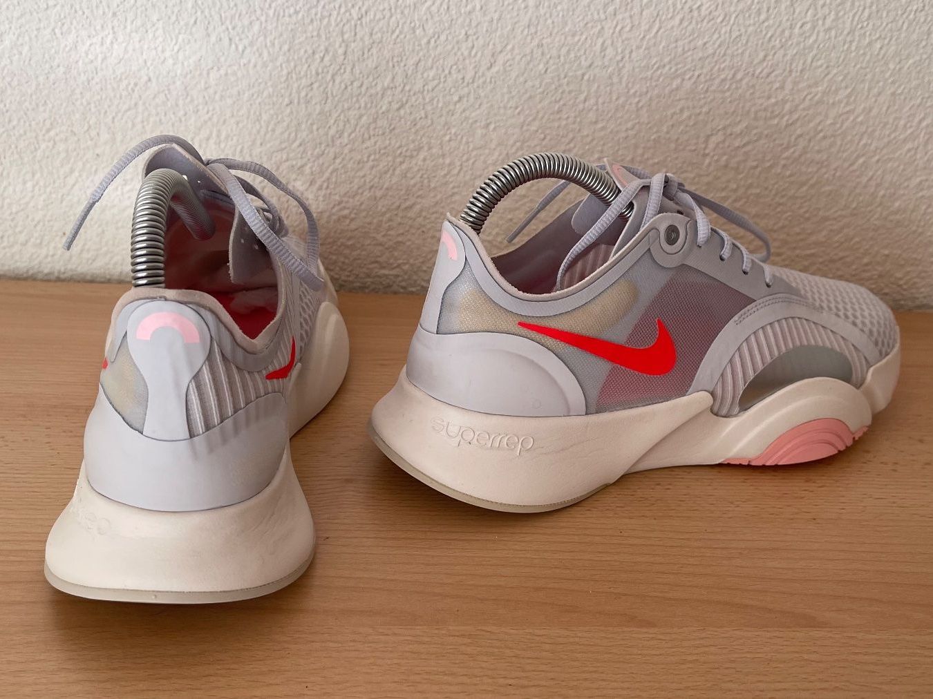 Nike Herrenschuhe: NIKE SuperRep Go 40 41/NP110CHF Grey Bright Crimson – Neu (gemäss Beschreibung) aus Kölliken von Prscoo 1