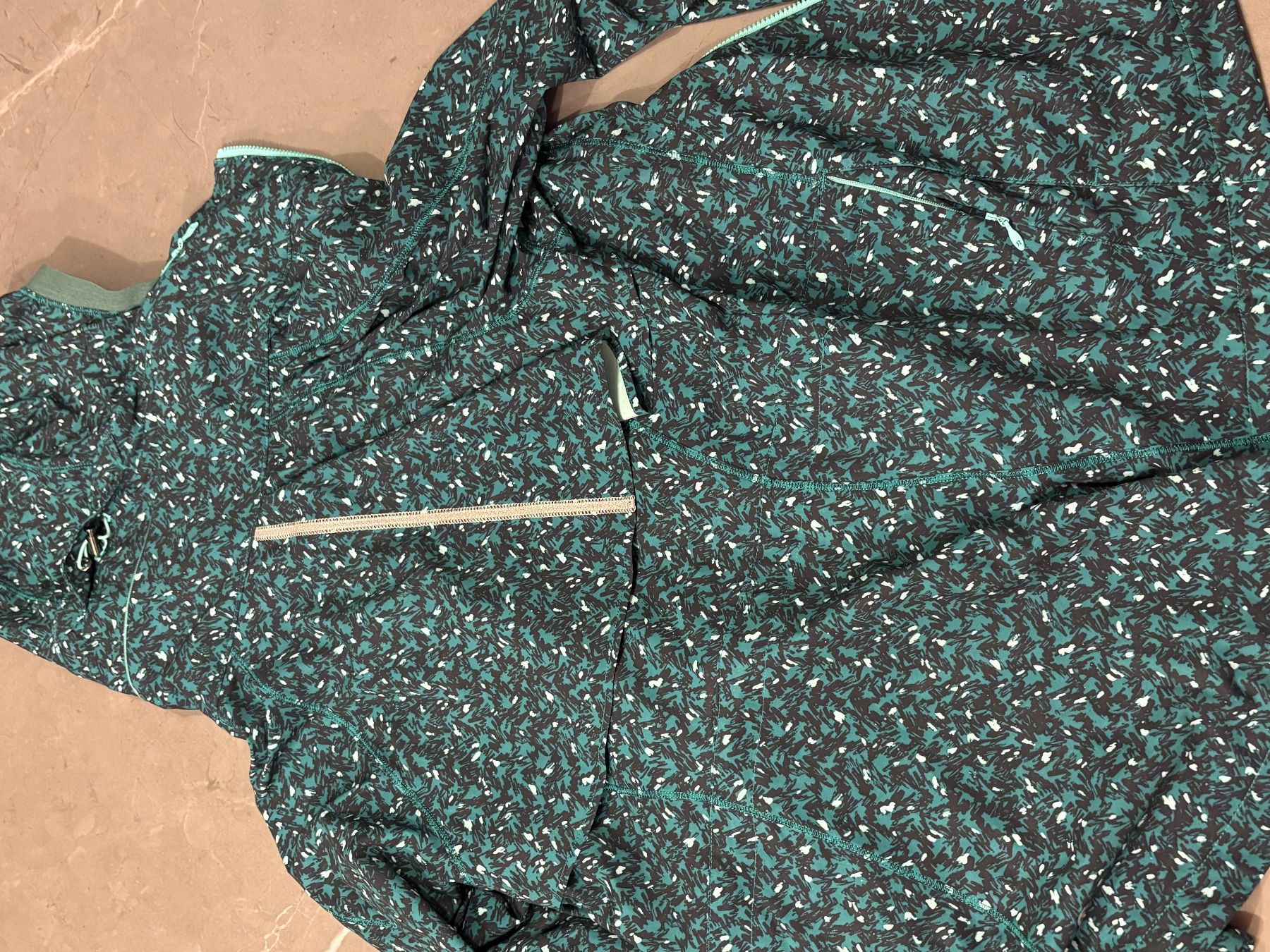 Lululemon Vestes: Laufjacke Lululemon Size 4 – D'occasion à Lachen SZ par MorenaW01 2