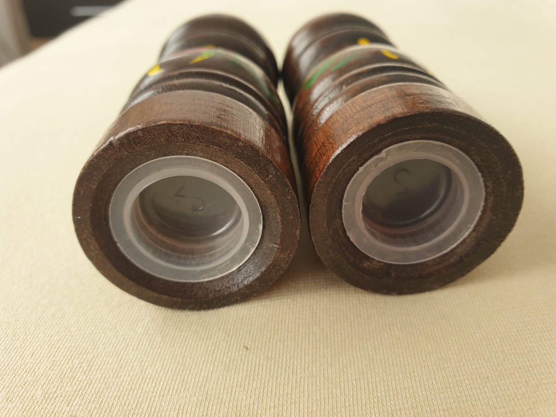 Tutte le decorazioni: Salz- und Pfefferstreuer bemalt – Usato da Gams venduto da tischi97 3