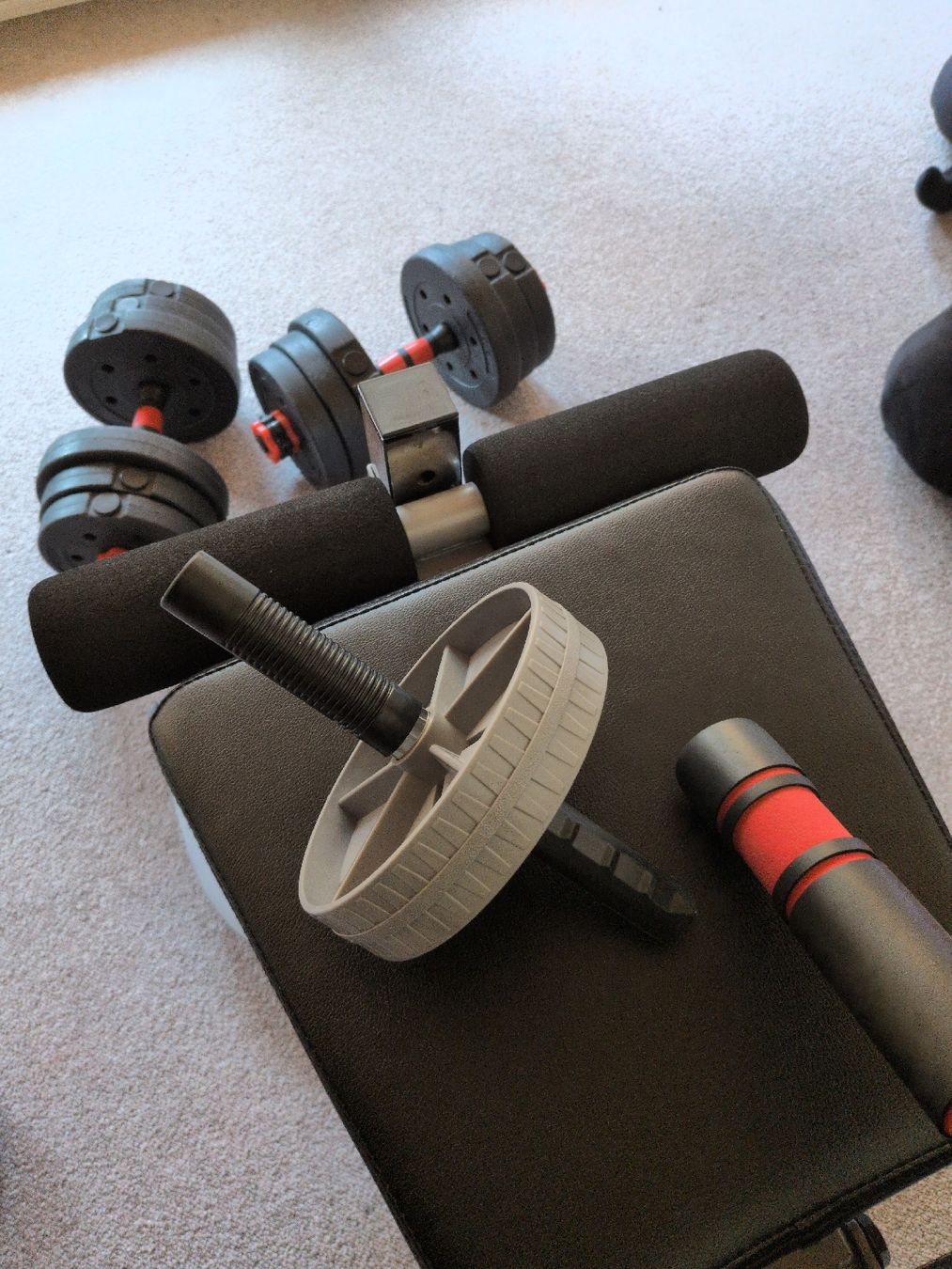 Hometrainer: Weight bench with adjustable dumbbells and ab roller – Gebraucht aus Andermatt von Jony.Finity 6
