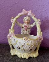 Charmant panier en porcelaine avec enfant, idéal printemps!