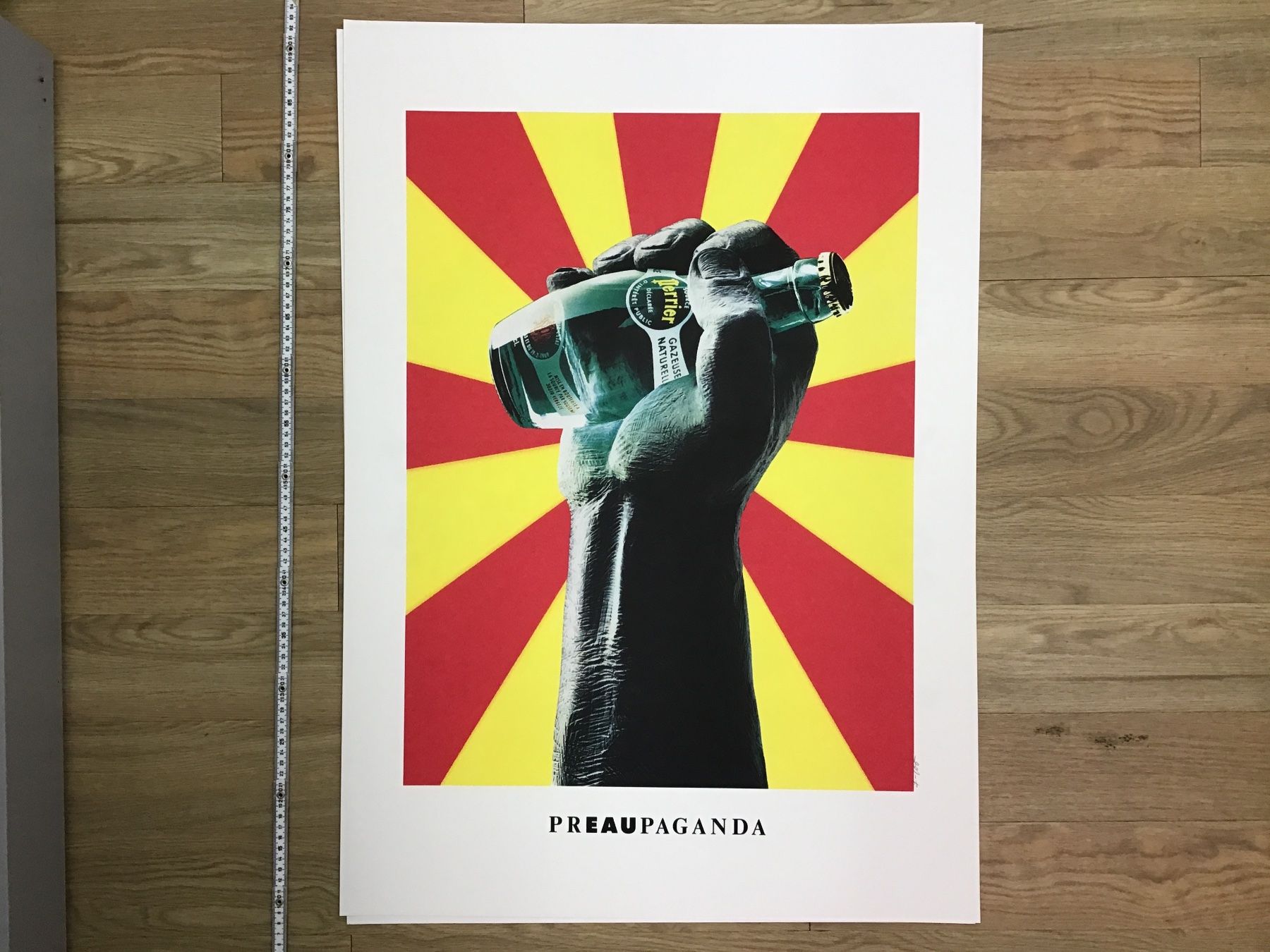 Posters & Illustrations: Poster PREUPAGANDA Perrier hand red yellow – D'occasion à Männedorf par Modelle-aller-Art