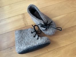 Handgemachte Wolle Babyschuhe mit Ledersohle