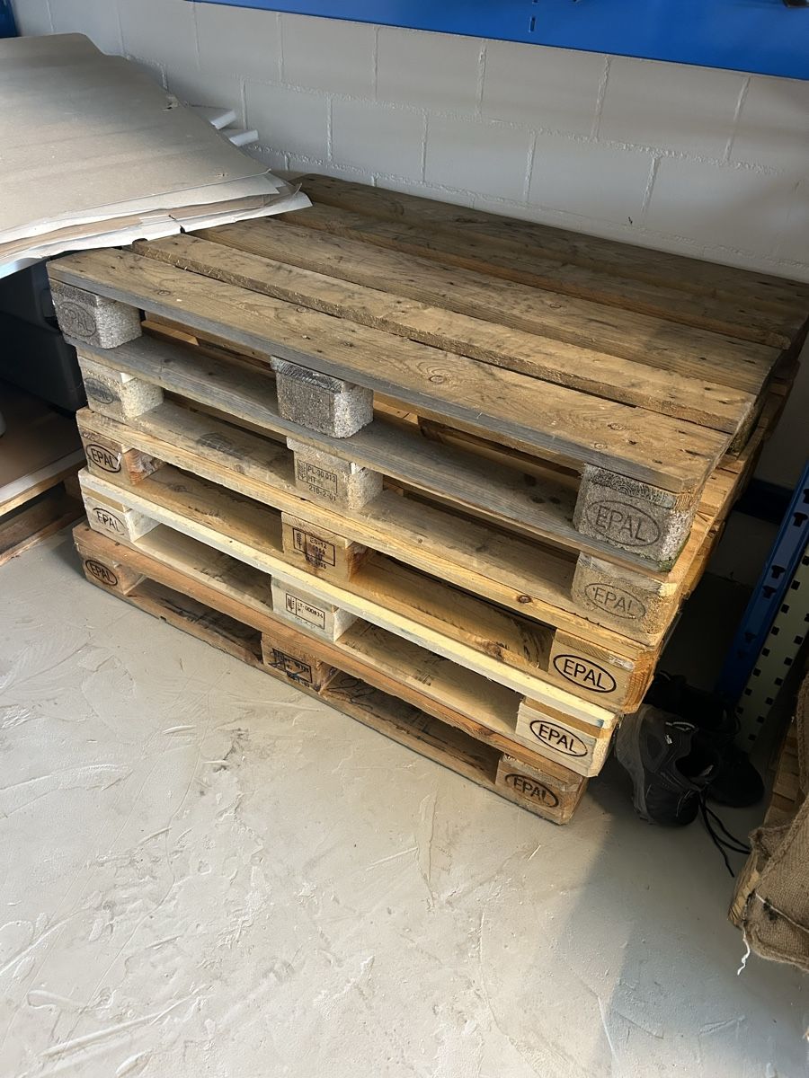 Pallets: 5 Europaletten in Schlieren – Usato da Zürich venduto da weily