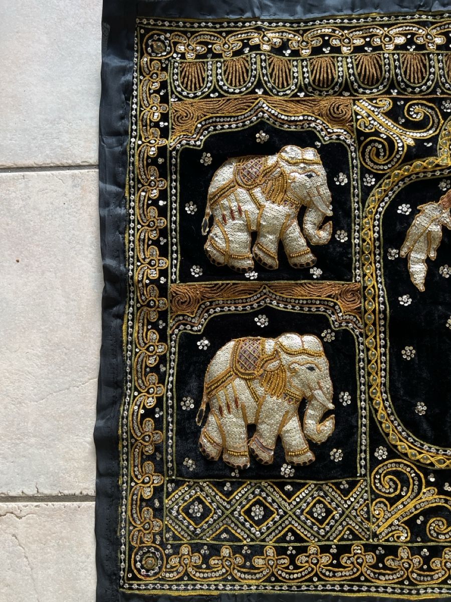 Stoffe: Wandteppich Thailand schwarz mit Elefanten – Gebraucht aus Oberkirch LU von hoch3 2