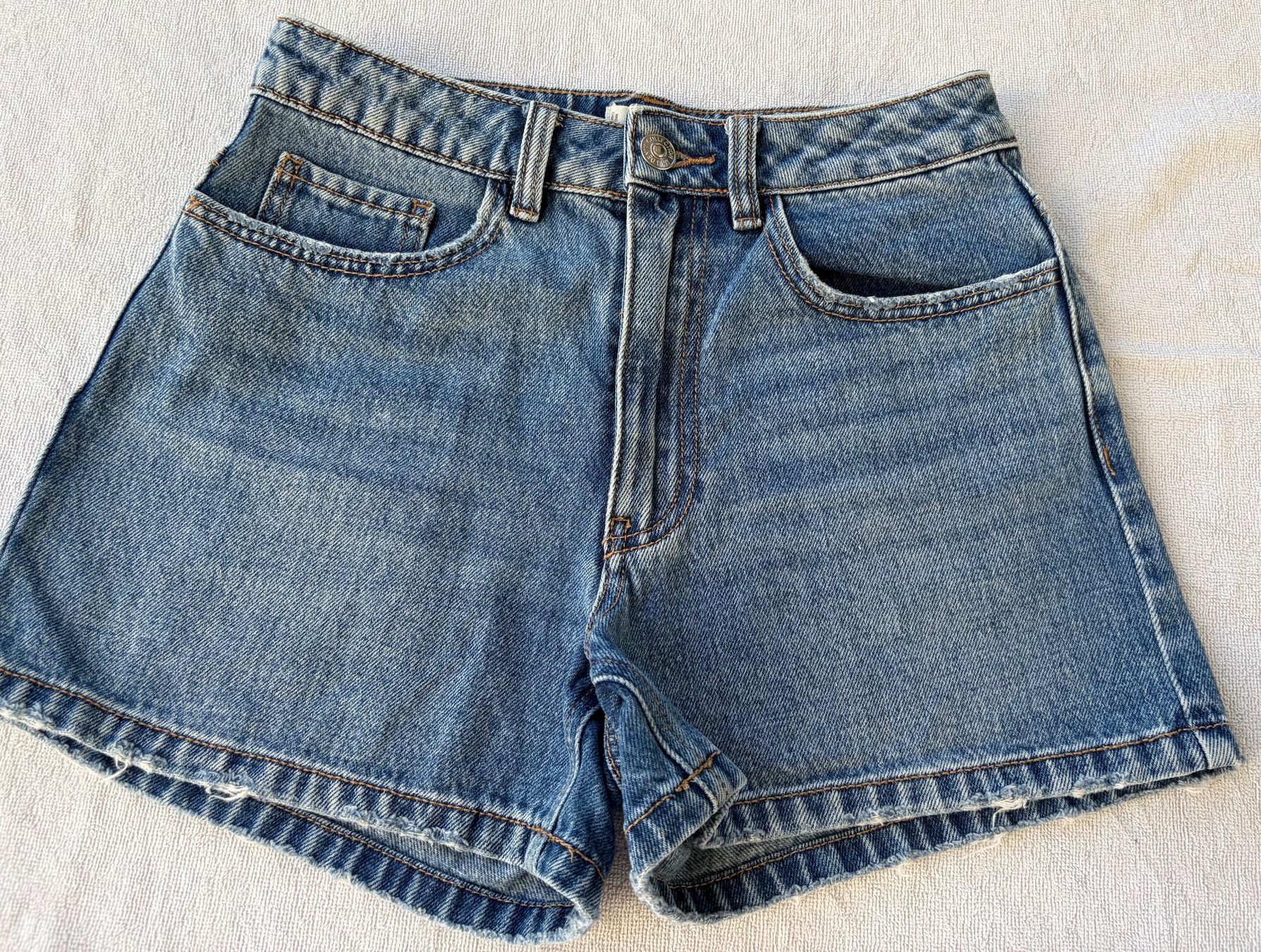 Jeans: Jeans Shorts Damen MNG Gr M – Usato da Hallwil venduto da maxima2006