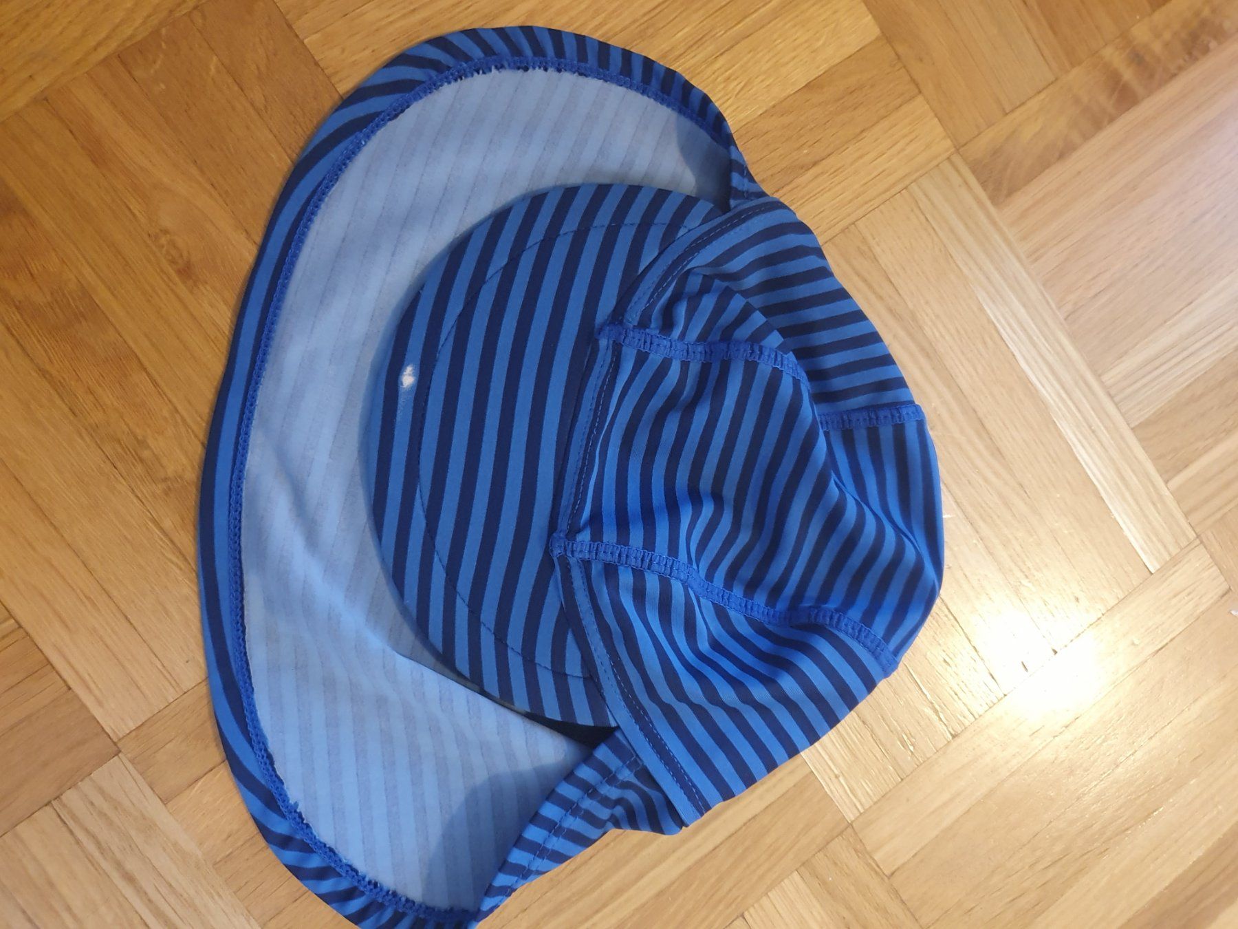 Chapeaux, bonnets & casquettes: Casquette de natation rayée taille unique 1 à 4 – D'occasion à Prilly par RoDyRe 2