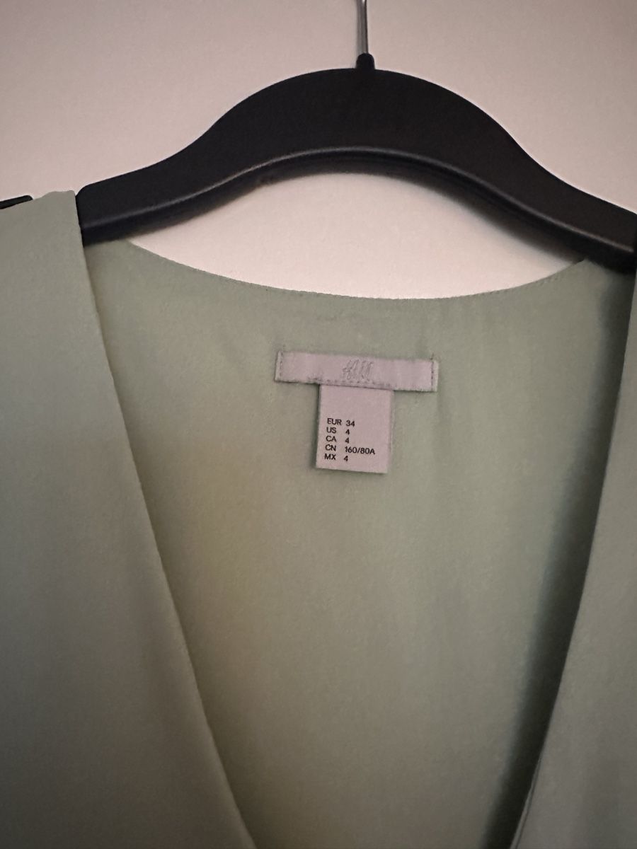 H&M Top: H&M Top Pastell grün Size 34 – Usato da Zürich venduto da car_68nt 1