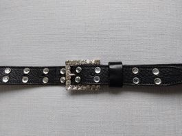 Schwarzer Ledergürtel mit Strasssteinen, Grösse S