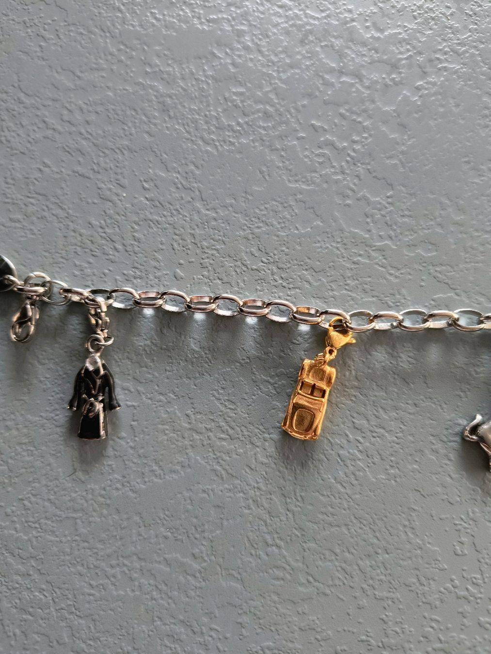 Bracciali & Braccialetti: Armband mit Charms / Bettelarmband neu – Nuovo e nell'imballaggio originale da Würenlingen venduto da Striga 1