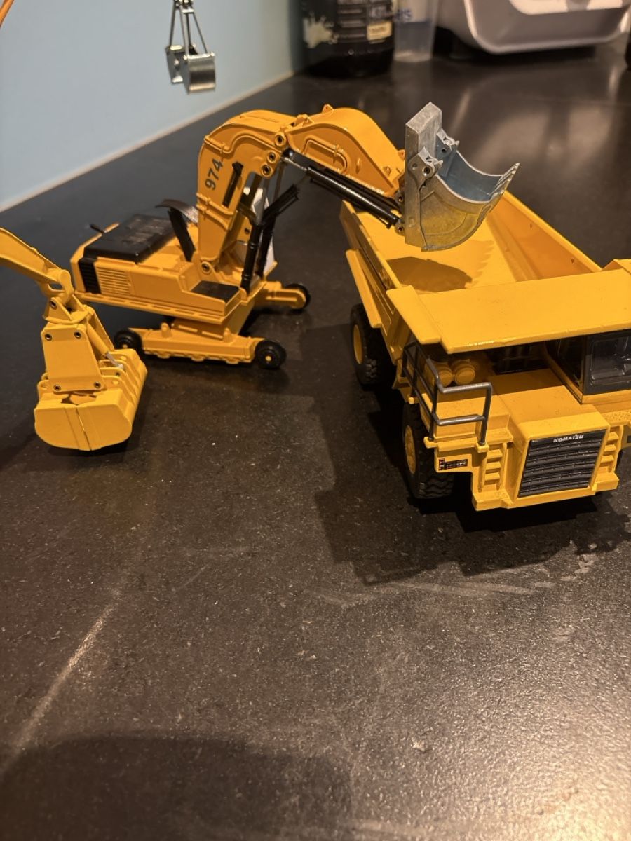 Escavatori: Modellbagger Liebherr, Komatsu, Siku – Usato da Staffelbach venduto da Cherry4 8