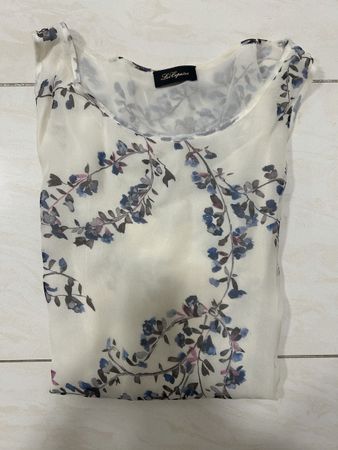 Seiden Bluse Damen mit Blumenmuster. Grösse 48