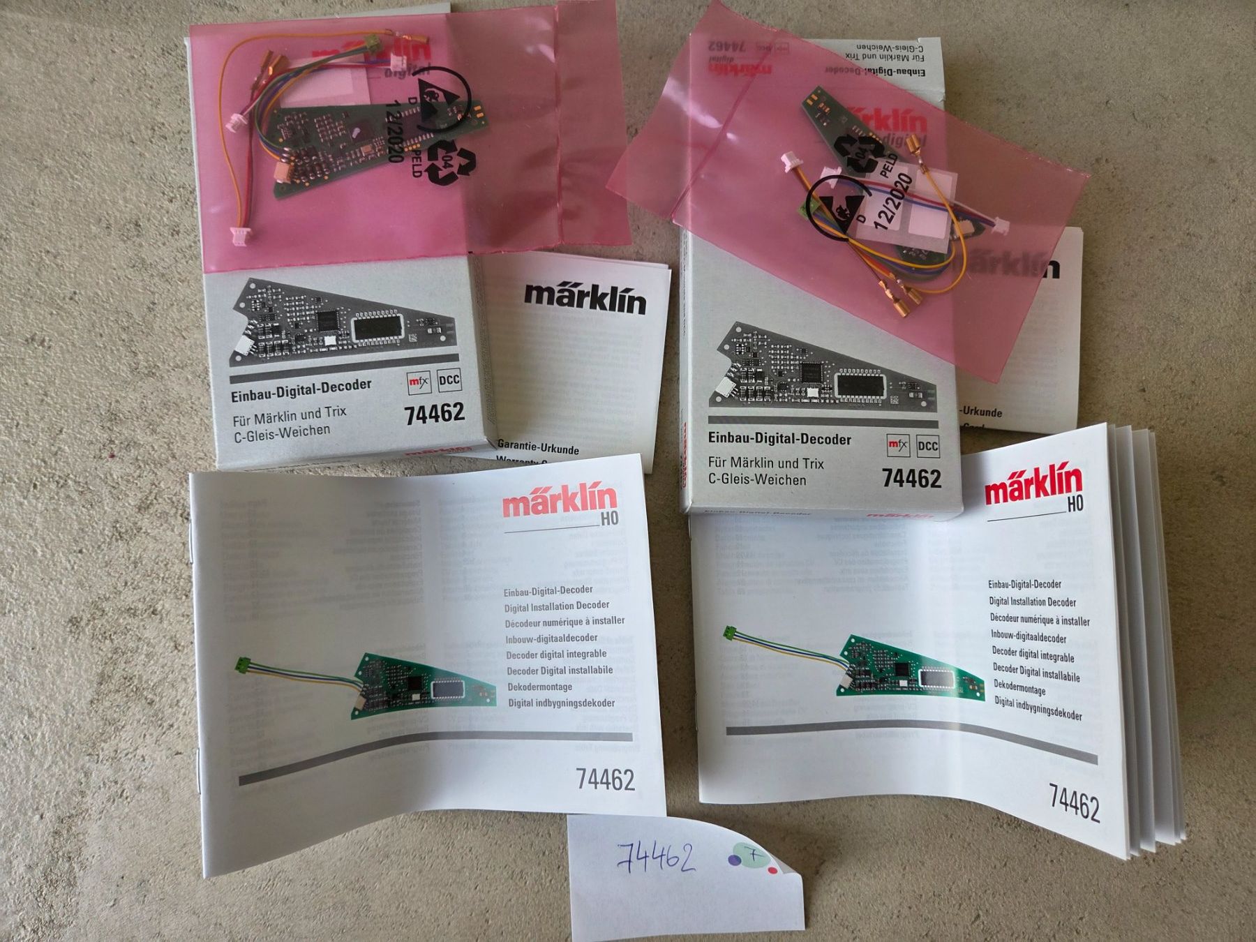 Märklin Modellini di ferrovie: Märklin Einbau-Digital-Decoder 74462 (7) - 2 Stk. – Nuovo e nell'imballaggio originale da Udligenswil venduto da Giordi3 1