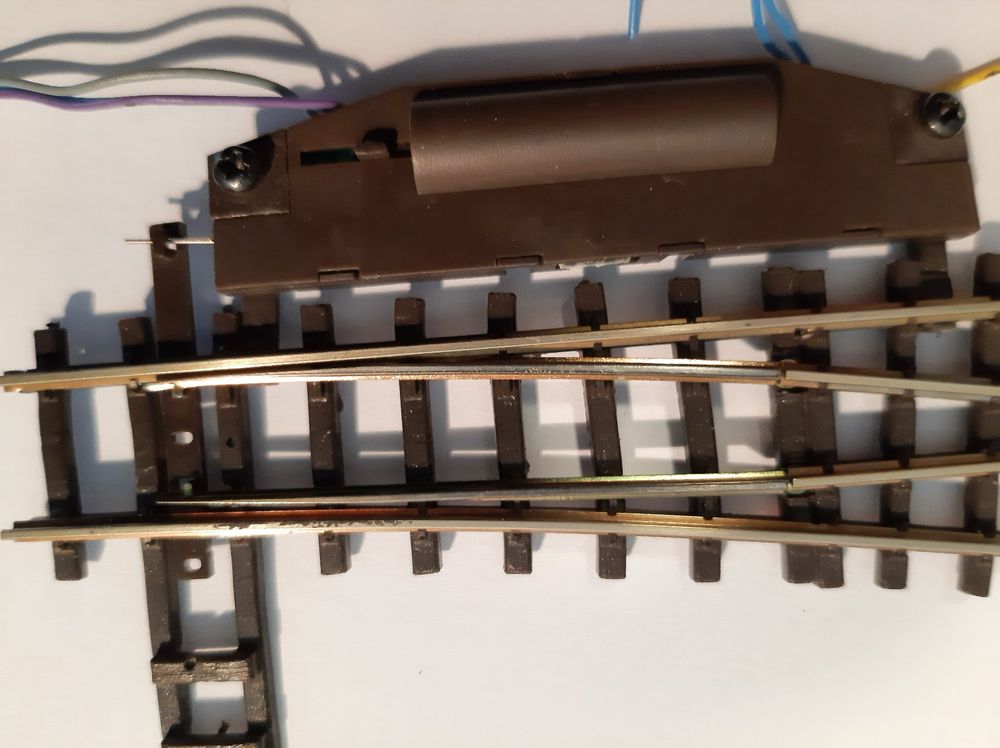 Bemo Modelleisenbahnen: Bemo H0m 4206 000 elektrische Weiche rechts 12° – Gebraucht aus Thun von Schwarzsee48 3