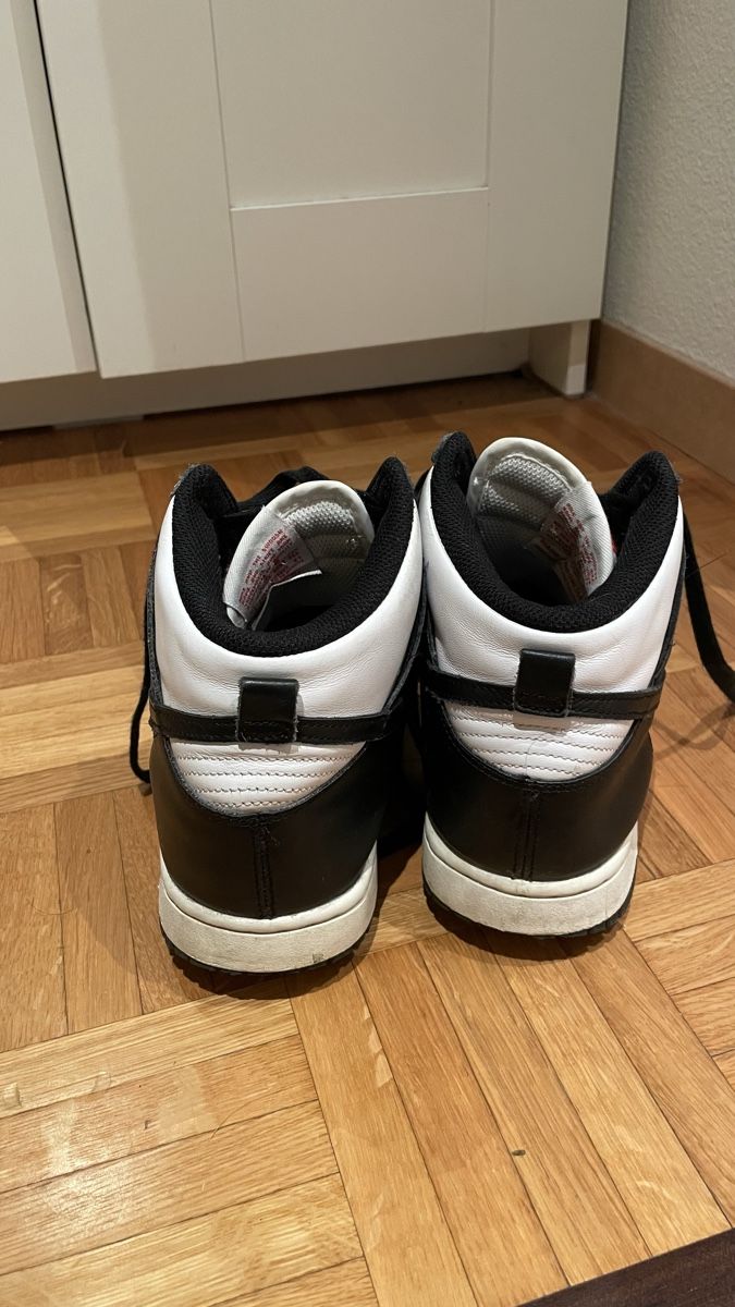 Nike Chaussures hommes: Nike Panda 42 – D'occasion à Clarens par Merih 3
