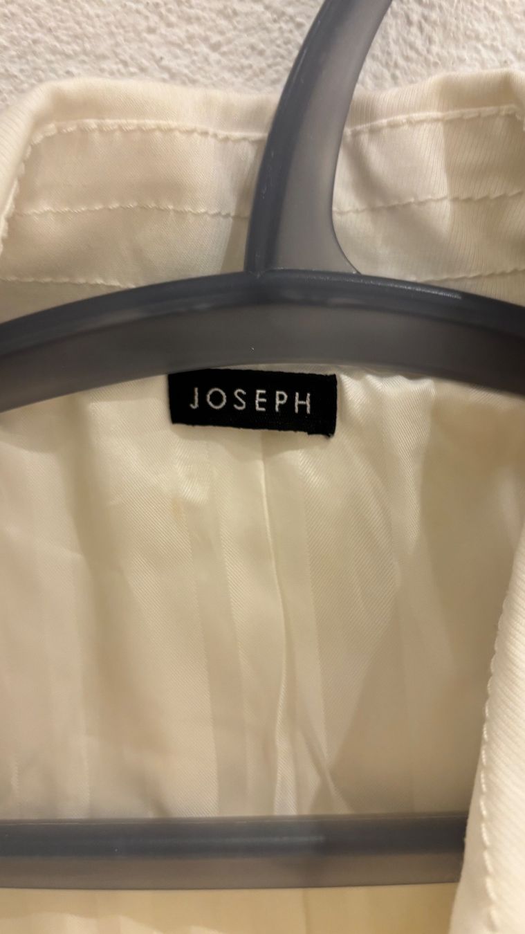 Cappotti: Joseph Trench Coat – Usato da Uitikon Waldegg venduto da Thefateofophelia 1