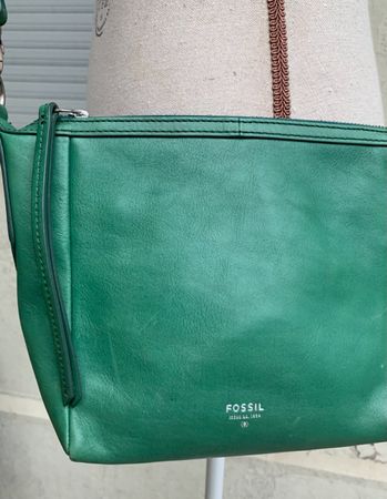 Superbe sac FOSSIL en cuir fin de vachette doublé tissus