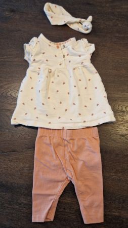 Kleiderset mit Leggings und Haarschleife Grösse 56