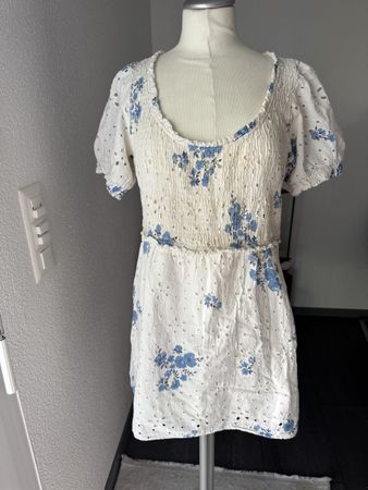 Kleid ZARA Blumenmuster weiss/blau Grösse L